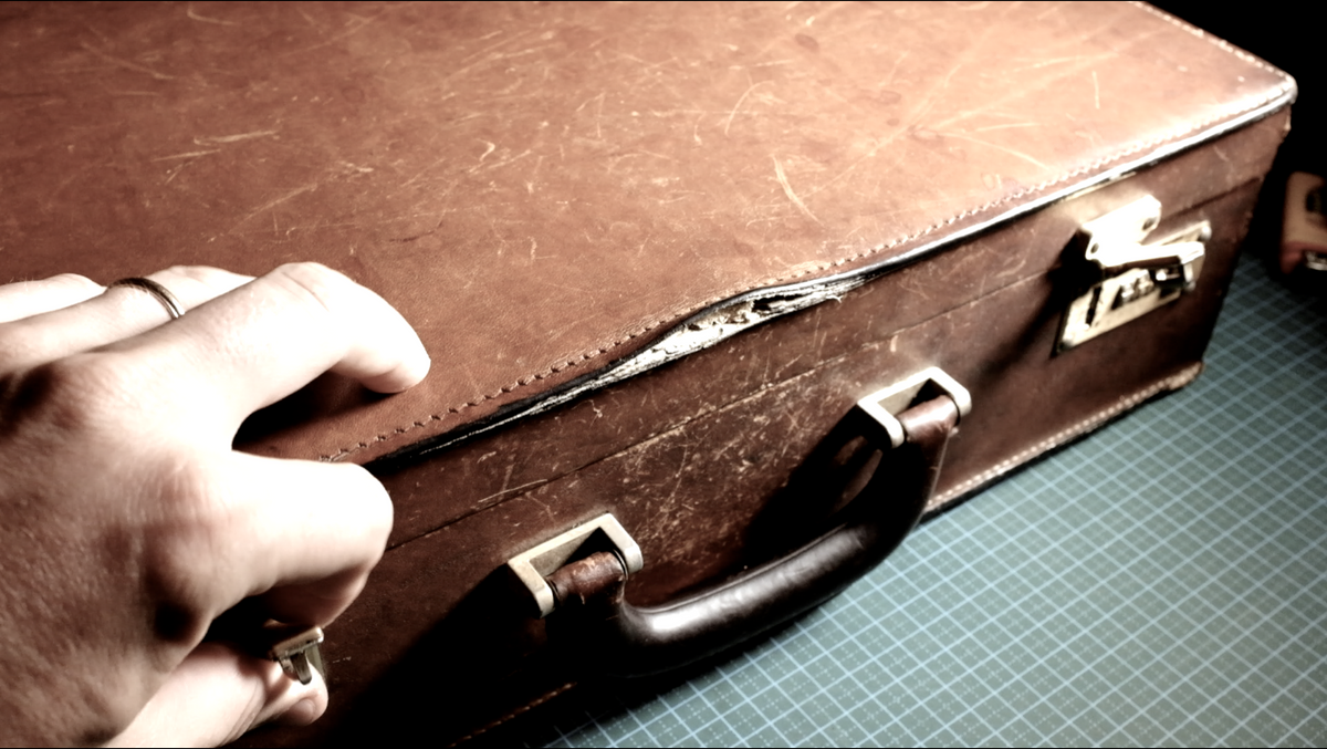Restoring an old briefcase AM leathercraft