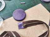 Mold for wet molding a round coin purse